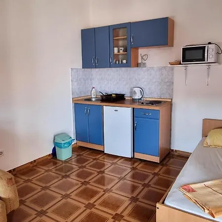 1 Bedroom Awesome In Appartement